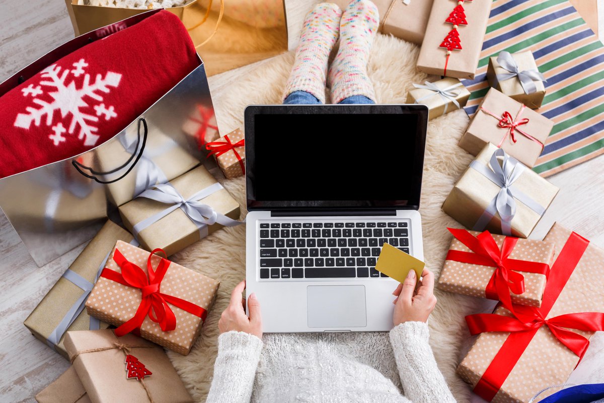 USAA's tweet photo. While you search for deals this #CyberMonday, donβt forget to check out USAA MemberShop! Find offers from 950+ online stores, including extra cash back, coupons and free shipping at https://t.co/e5nVaOuelj. #Perksofmembership #Holidayperks https://t.co/WvhH6BD4Wh