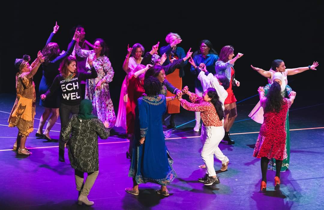 Wij genieten nog na van onze laatste voorstelling @theaterzuidplein Helaas zijn onze voorstellingen voor december @theaterrotterdam geannulleerd. De komende tijd zullen onze repetities niet doorgaan. Op afstand zullen we verbonden blijven met elkaar. Houd vol en dans!💃🦄💪❤️