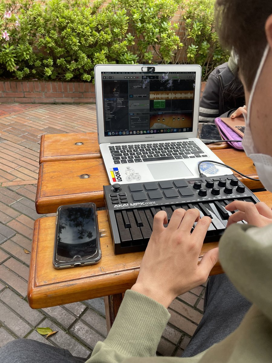 CNG_HSP's tweet image. Remixing “Love of My Life” by Queen in Sound Production class. A difficult and interesting task!  #CNGHighSchool #CNGTechnology