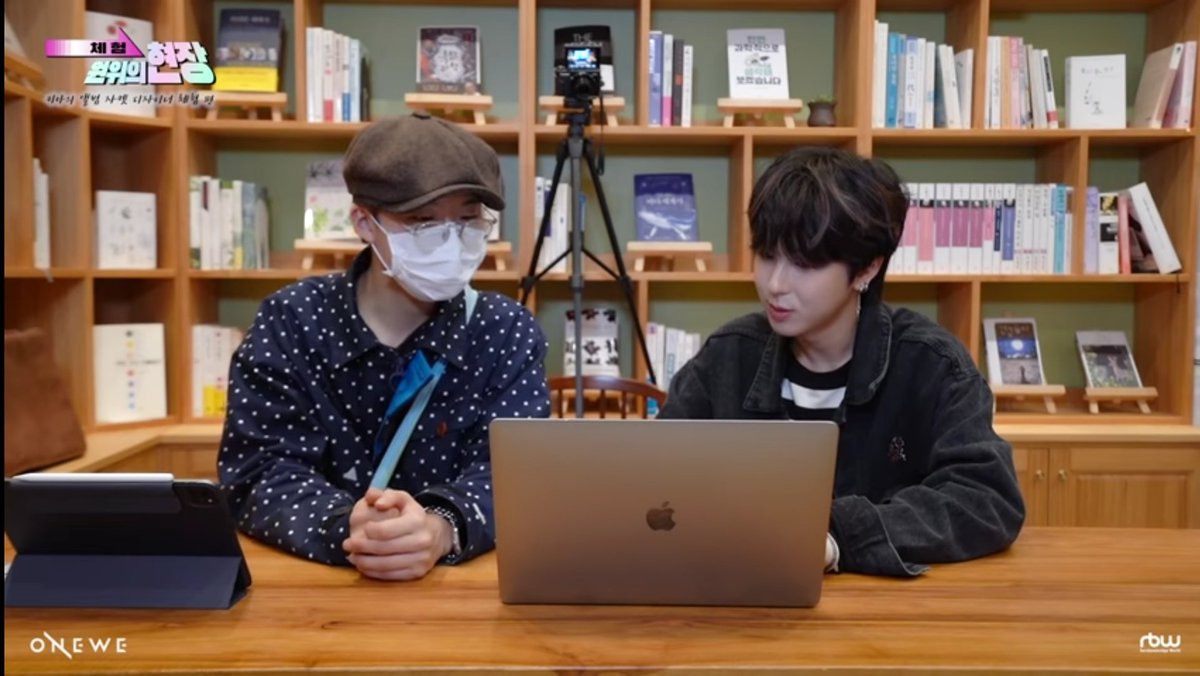 ForHyungu's tweet image. Being a WEVE is an educational experience.

Subjects covered:
🎼 Music (composition, production, songwriting, vocals, individual instrument lessons)
🖥️ Design (graphic design and traditional)
📚 World Literature and Philosophy
💄 Make-up artistry and styling

And Much More!