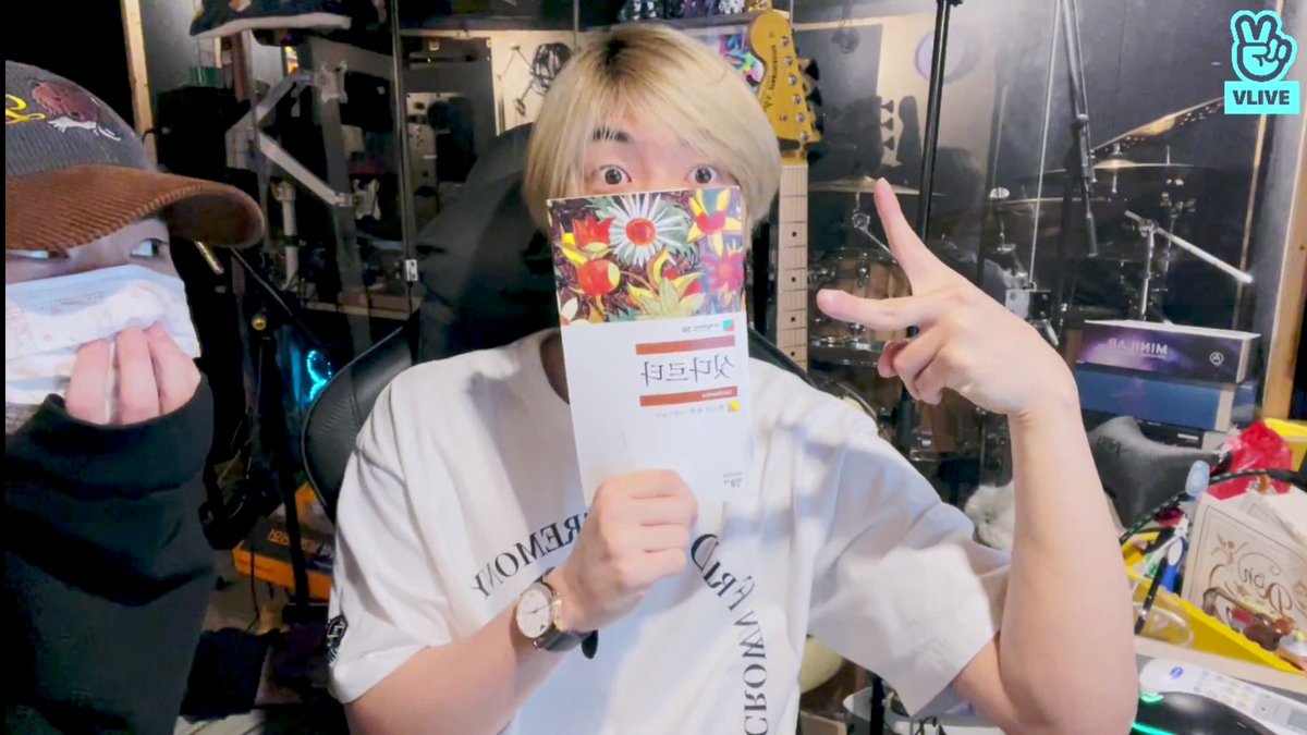 ForHyungu's tweet image. Being a WEVE is an educational experience.

Subjects covered:
🎼 Music (composition, production, songwriting, vocals, individual instrument lessons)
🖥️ Design (graphic design and traditional)
📚 World Literature and Philosophy
💄 Make-up artistry and styling

And Much More!