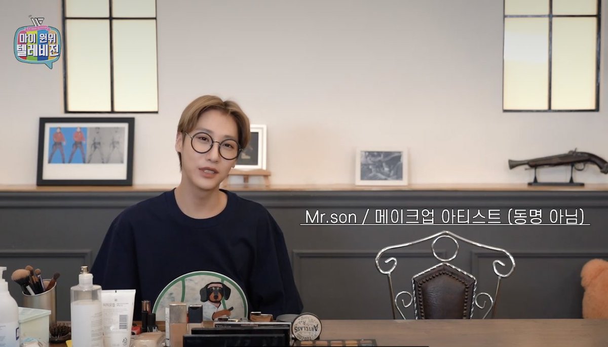 ForHyungu's tweet image. Being a WEVE is an educational experience.

Subjects covered:
🎼 Music (composition, production, songwriting, vocals, individual instrument lessons)
🖥️ Design (graphic design and traditional)
📚 World Literature and Philosophy
💄 Make-up artistry and styling

And Much More!