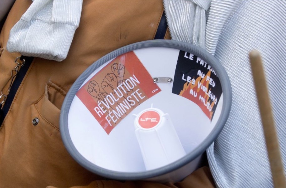 Collectif25nov's tweet photo. On ne sait pas comment commencer à vous écrire, mais on sait qu'il faut qu'on le fasse. Ce lundi on repense sans cesse à ce qu'on fait toustes ensemble dans la rue. https://t.co/hyQrnvNR8e