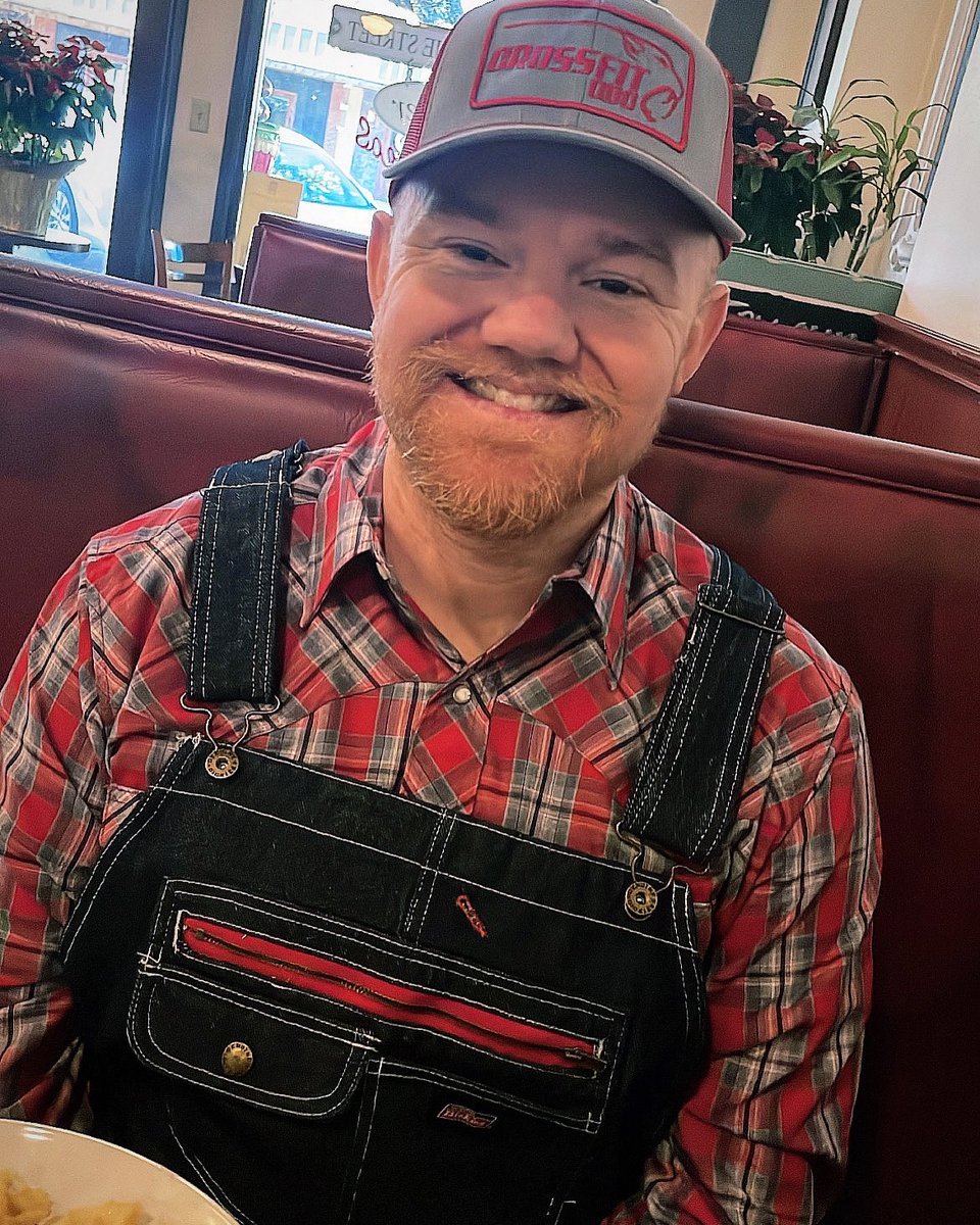 Buddyfit_1989's tweet photo. That Texas Life 🤠 #blessed #newjourney #freesom #godsgotme #overalls #texaslife #texas #howdyyall https://t.co/MCmxVyq3GY