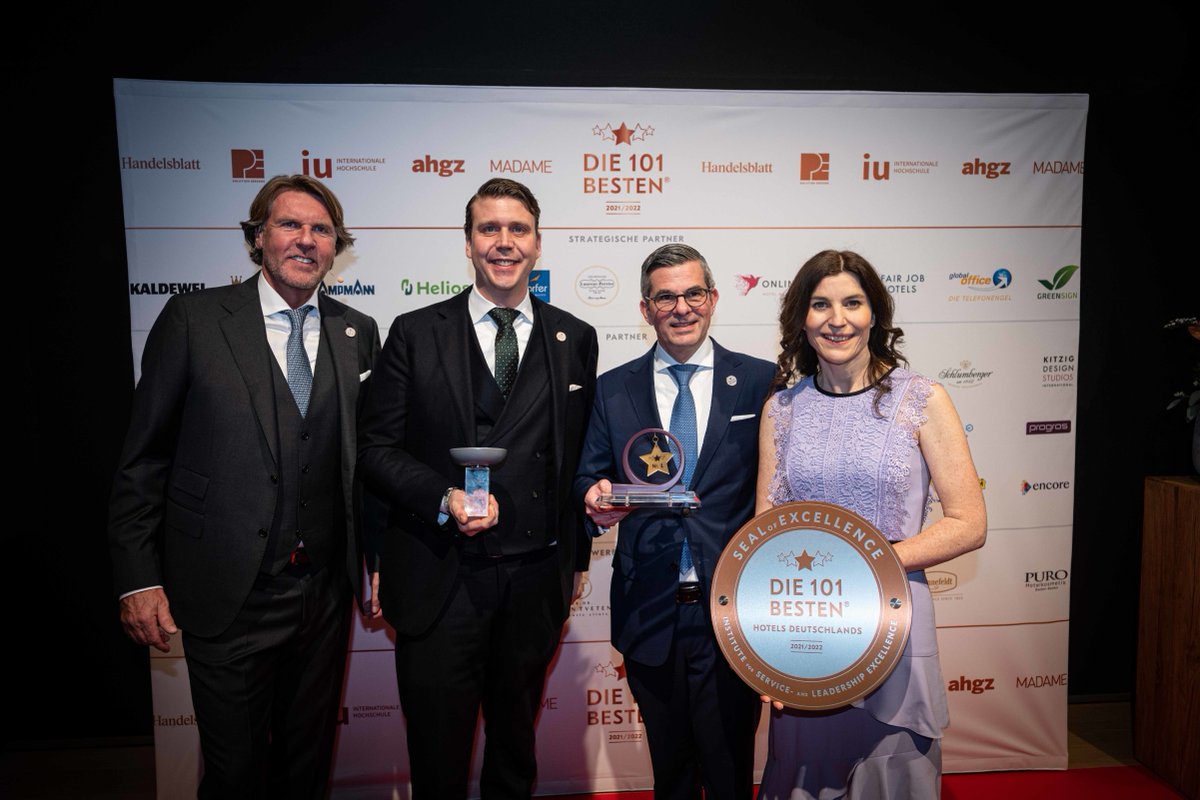 AlthoffHotels's tweet photo. Wir freuen uns sehr, dass unsere vier deutschen Hotels der Althoff Collection zu den "101 besten Hotels Deutschlands" gehören! Das Althoff Seehotel Überfahrt sichert sich dabei sogar Platz 1 in der Kategorie „Die besten kulinarischen Hotels“. https://t.co/i4eLlTesSB https://t.co/ODOLccwyjW