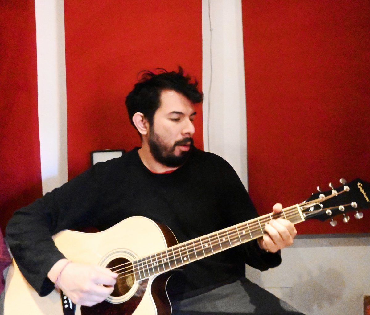 hugosoleo's tweet photo. Ensayando una rolita en versión acústica. Se viene nuevo video

#guitar #guitarra #acousticguitar #unplugged #guitarplayer #guitarist #guitarporn #music #musician #composer #artist #songwriter #aniversario #quedate #hugosoleotrujillo https://t.co/YqW2cl3IRE
