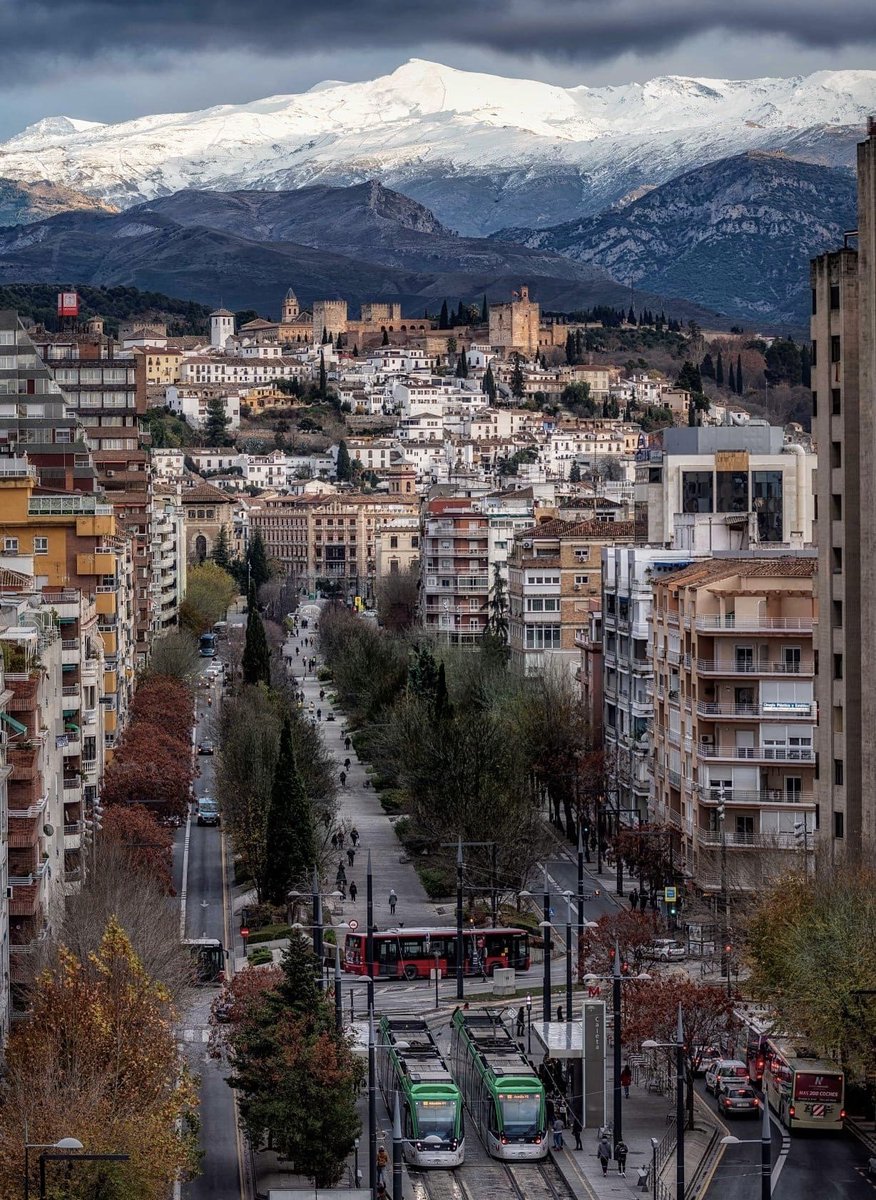Sergioluquelope's tweet photo. #Granada https://t.co/bZngtbdIfF