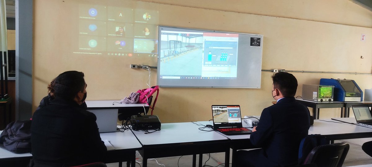 UTVMoficial's tweet photo. Estudiantes del Programa  Educativo de la Ingeniería en Mecatrónica, llevan a cabo la presentación de Proyectos Integradores de manera híbrida.
#SoyUTVM
#OrgulloUTVM https://t.co/cmEi00A5GN
