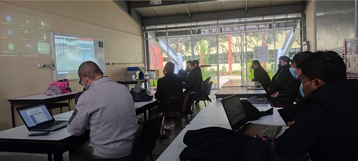 UTVMoficial's tweet photo. Estudiantes del Programa  Educativo de la Ingeniería en Mecatrónica, llevan a cabo la presentación de Proyectos Integradores de manera híbrida.
#SoyUTVM
#OrgulloUTVM https://t.co/cmEi00A5GN