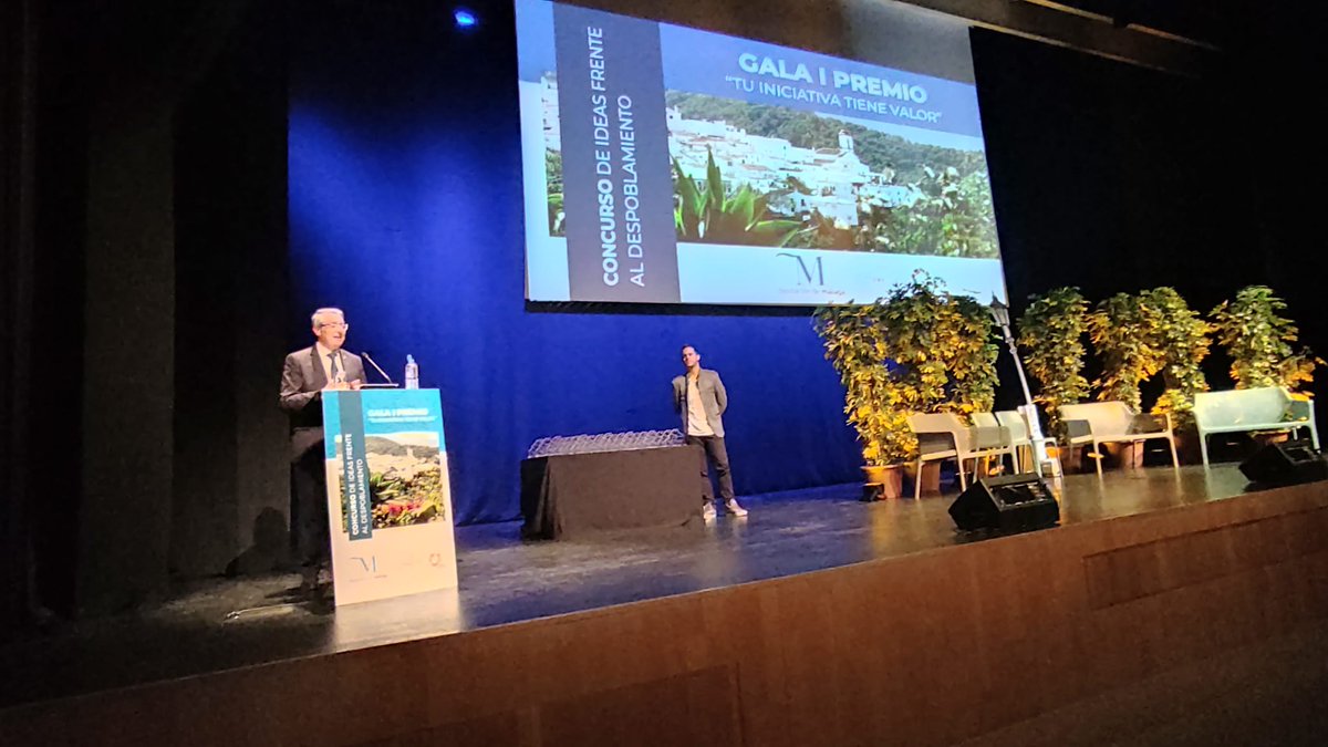 lanoria_mlg's tweet photo. 🏦Esta tarde el auditorio Edgar Neville acoge I Gala “Tu iniciativa tiene valor” de la delegación de Innovación Social y Despoblamiento de la @diputacionMLG . 

Hoy premiamos a los mejores proyectos contra el #despoblamiento. https://t.co/rOB7m8Vn4y