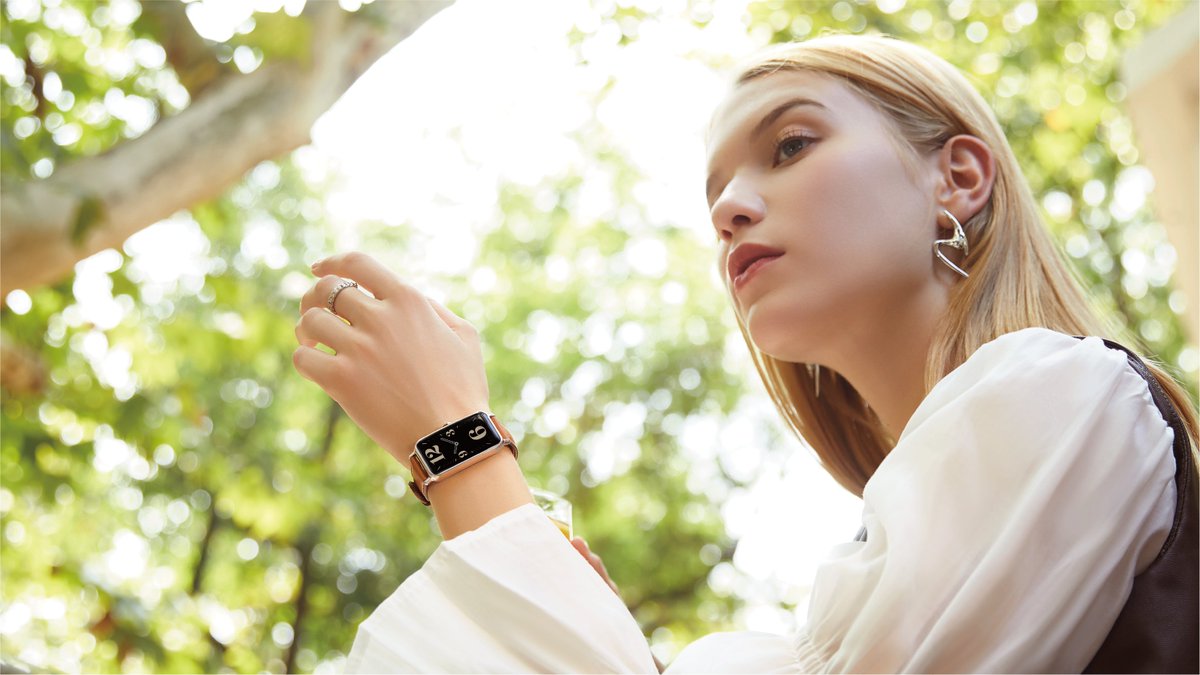 HuaweiMobilePT's tweet photo. Desfrute da verdadeira elegância do design clássico retangular do #HUAWEIWatchFitmini. A sua moldura metálica e redonda, adiciona uma elegância intemporal ao seu estilo.
Adquira já o seu aqui: https://t.co/OAoOShXTza https://t.co/FVogkjdrJl
