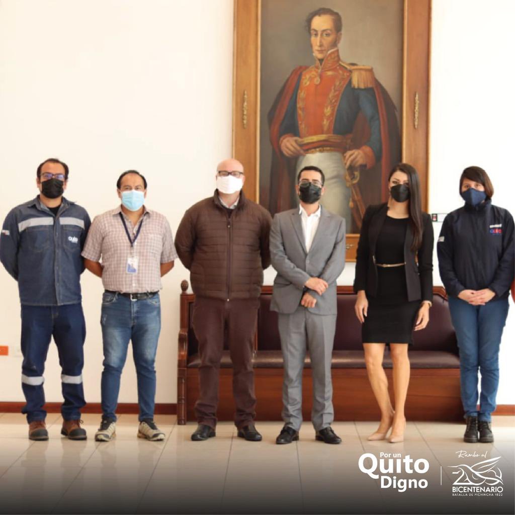 EMGIRSEP's tweet photo. ¡Promovemos convenios que impulsen el reciclaje! ♻️

Hoy firmamos un convenio con la @uasbecuador a través del cual podremos capacitar a los gestores ambientales de nuestra ciudad para que amplíen sus conocimientos y los apliquen en sus labores diarias. 💪🏼 https://t.co/Kzyr9ESJ57