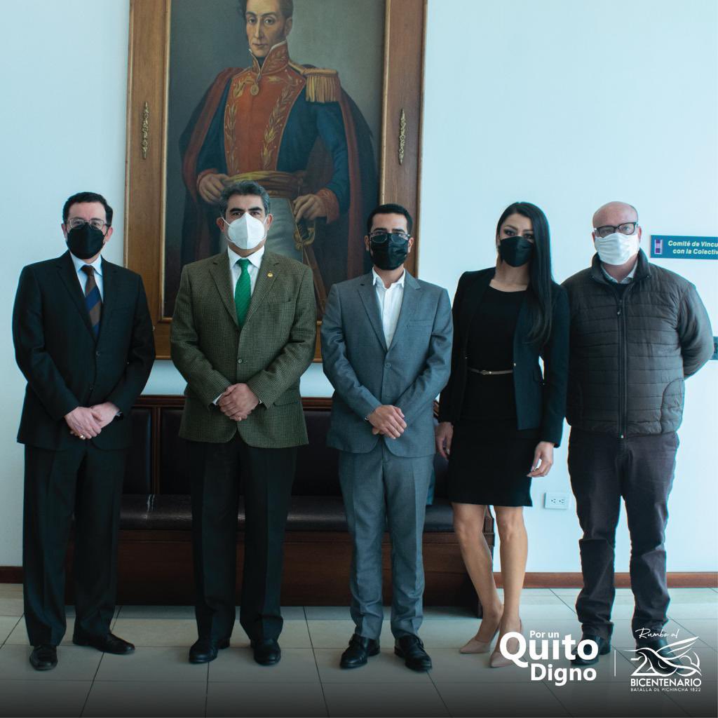 EMGIRSEP's tweet photo. ¡Promovemos convenios que impulsen el reciclaje! ♻️

Hoy firmamos un convenio con la @uasbecuador a través del cual podremos capacitar a los gestores ambientales de nuestra ciudad para que amplíen sus conocimientos y los apliquen en sus labores diarias. 💪🏼 https://t.co/Kzyr9ESJ57
