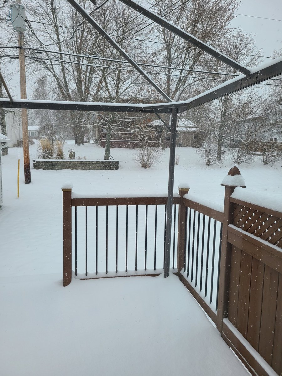 td_ghostorchid's tweet photo. And it starts!! (Noooo!! ๐ฑ)
#firstsnowstormoftheseason https://t.co/yvI8jnMNYp