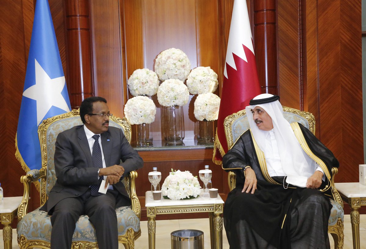TheVillaSomalia's tweet photo. Madaxweynaha JFS Mudane @M_Farmaajo oo ay weheliso Marwada Koowaad ee Qaranka Marwo @SaynabMoallim iyo wafdi uu hoggaaminayo ayaa gaarey magaalada Dooxa ee dalka Qatar, waxaana Madaxweynaha iyo wefdigiisa halkaas loogu sameeyey soo dhoweyn heerkeedu sarreeyo. https://t.co/87QTxwClZc