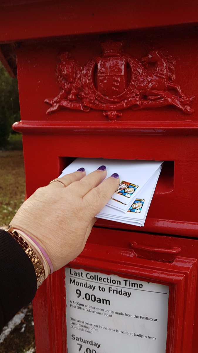 MuseumMakers's tweet photo. Christmas Cards posted! We are so lucky to have our own post box outside Wardown House. Have you started to write your cards? #heritage #ace_supported #museummakers @WardownHouse @culturetrustuk @LutonLaceLady https://t.co/4z6Hi4Q0E9