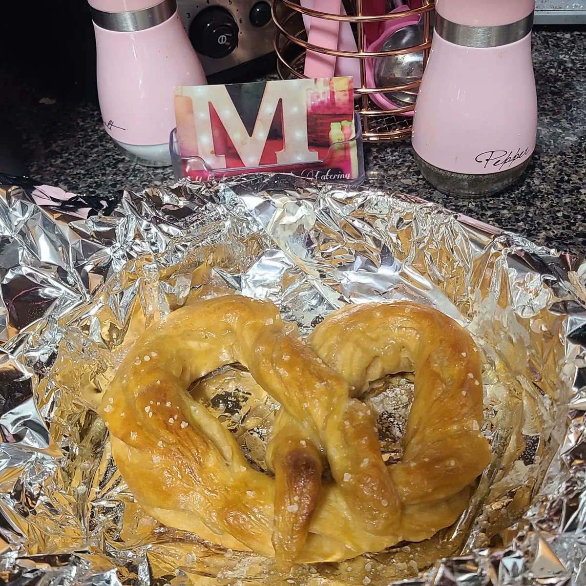 MalikahsCart's tweet photo. Another fun night in my kitchen #softpretzels #pizzapretzels #cheesesteakpretzels #malikahskitchen #tastethelove #letmefeedyou #halal #fun #delicious https://t.co/Wjrf788PXp