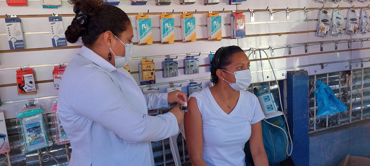 JClarkCenteno's tweet photo. Avanza vacunacion voluntaria contra la Covid-19 en Tipitapa, brigadas del Minsa recorren Casa a Casa vacunando a la población de 2 años en adelante
#SoberaniaEnMiTierra
#Nicaragua
#UnPuebloQueVence
#29Novembre https://t.co/B2FA0pmvVL