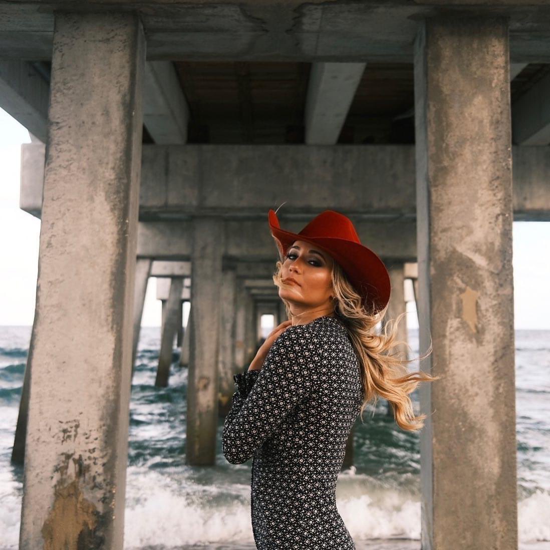 MISS US THEN OUT EVERYWHERE 12/3 🖤 IM SO EXCITED AH😭

presave now: too.fm/missusthen