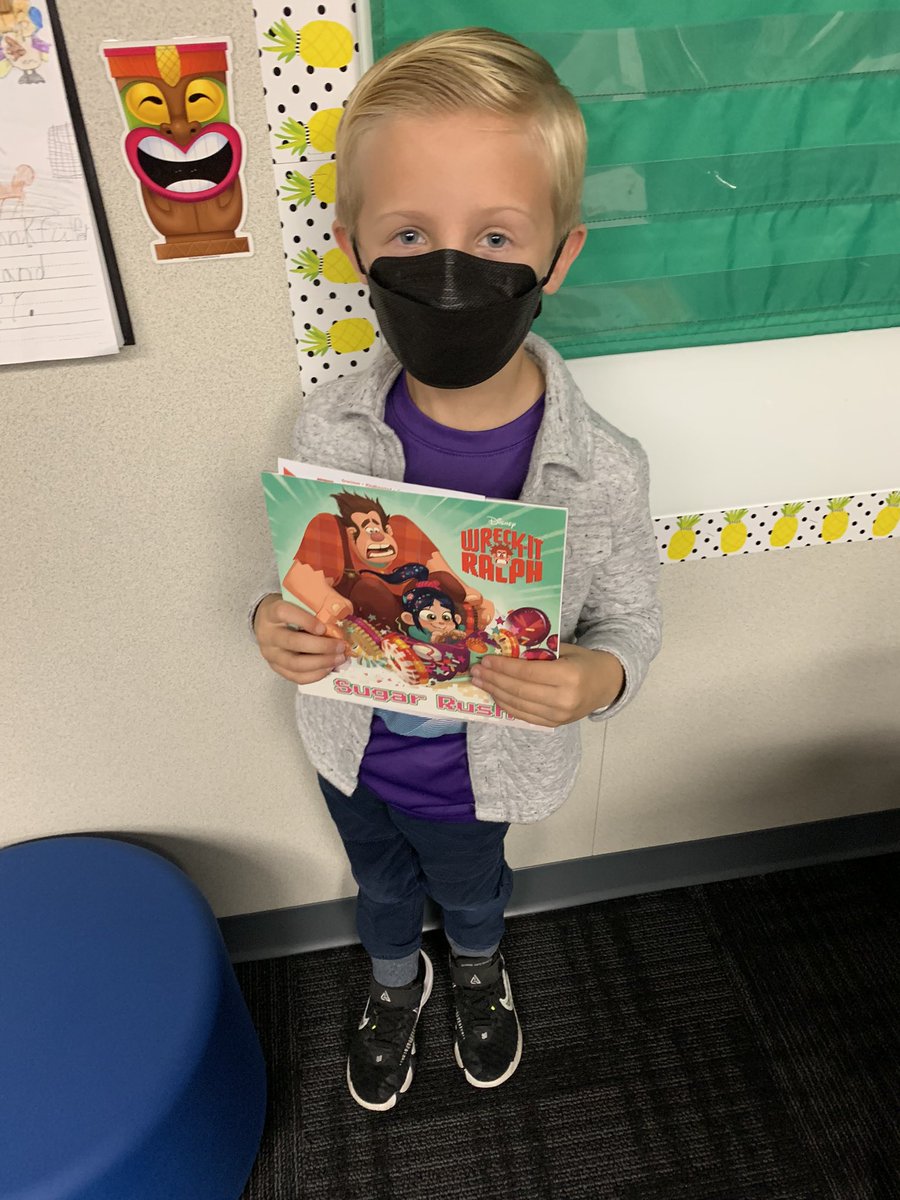 Haweselementary's tweet photo. We kicked off our return from break by recognizing some rockin hawk superstars! #dokind #behawesome #hawesnation #wearehbcsd https://t.co/xlF9cTjTmW
