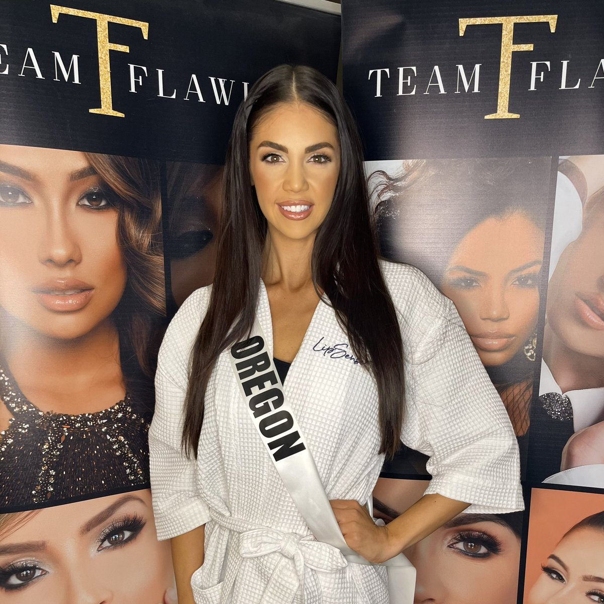 MissORUSA's tweet image. Loved my preliminary competition look✨

And… Exciting News! Yesterday @teamflawlessco launched an APP to bring glam straight to you! Download the APP today get glam in your town.
#teamflawless #pageantryreimagined #missoregonusa #allisoncook #missusa