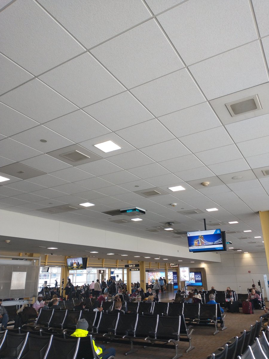 MalibuInvest's tweet photo. #DCA #ChannelCheck on my way back to #PBI, they relocated security lines. Had a choice TSA precheck (7-10 min) or, I also belong to $YOU. (no joke setup there) Used latter with fingerprint, zapped thru security line #ludicrousmode inside in 30 sec or less. #Malibooom ! https://t.co/YtNkb127Je