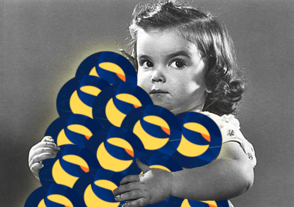 LunaticsMeme's tweet photo. My precious $LUNA 💙 https://t.co/yKA2xEKhK9