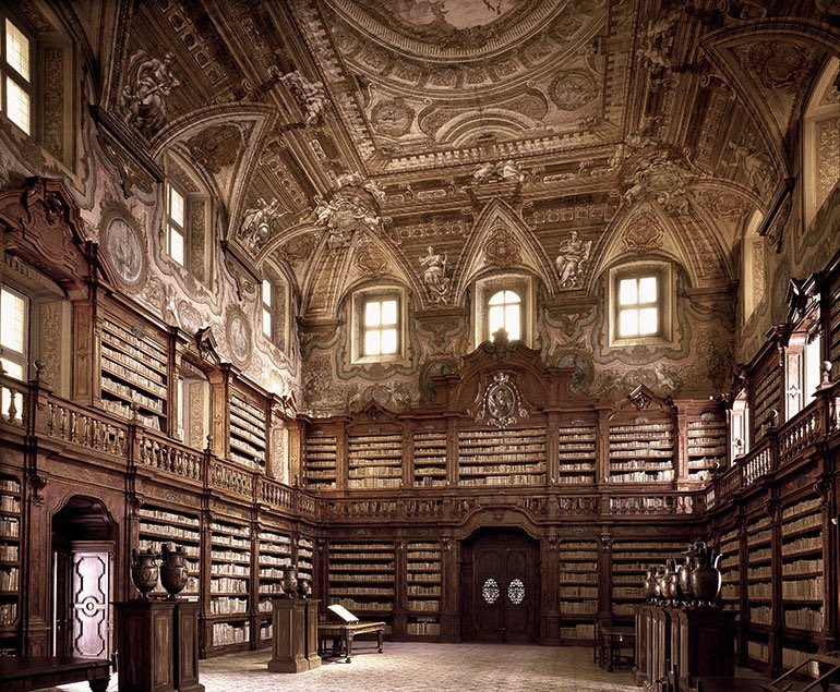 La Biblioteca Girolamini, la più antica biblioteca di Napoli, seconda solo ...