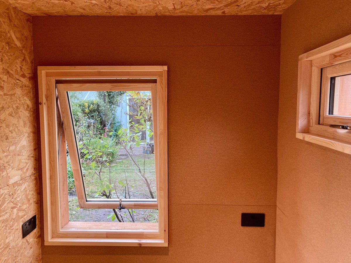 PodsWales's tweet image. A compact home office for a city garden - exactly what we set Pods of Wales up to create! Designed &amp;amp; made by us - drop us a line if you would like your own.
#handmade #welshtimber #sustainability #larch #cork #crinklytin #madeinwales  #folly #thirdspace #writersstudio #homeoffice