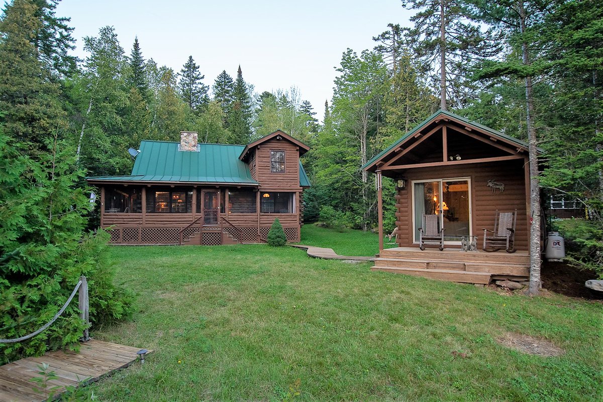 Quaint log home on the pristine East Grand Lake in Maine for sale! 
Sitting on 0.73 acre, the main home features two bedrooms. There's also a 1 bed, 1/2 bath cabin perfect for entertaining guests.
Learn more at unitedcountry.com/Country-Homes/…