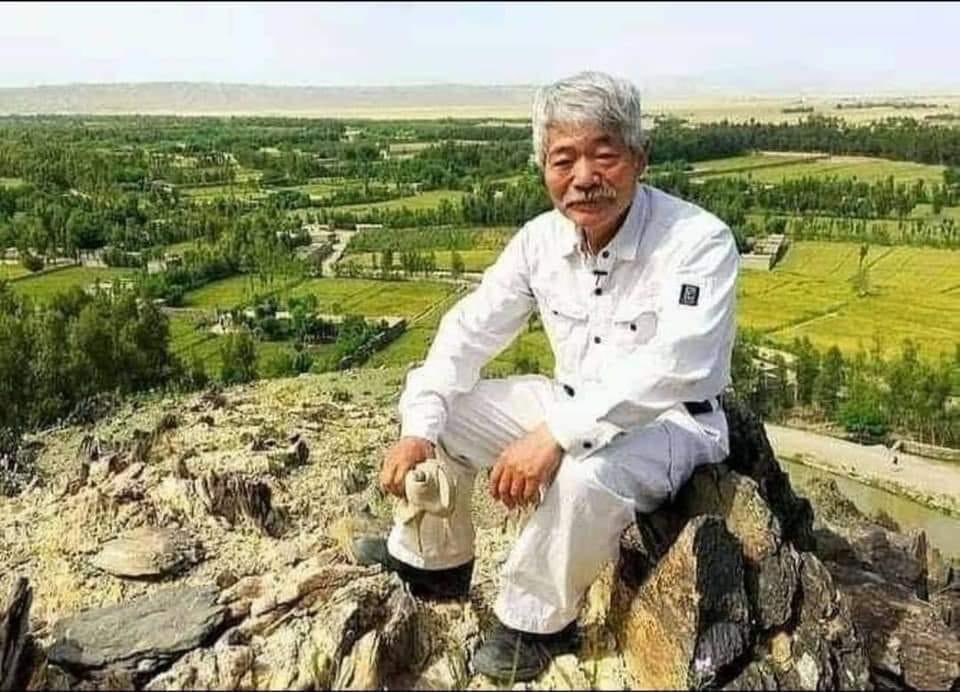 ZiaulhaqAmarkhi's tweet photo. د ښيرازۍ اتل ډاکټر ناکامورا د مړينې دوه کاله پوره شول.
هغه د انسانيت لپاره کار کړو،ميرمن، اولادونه او وطن يې پرېښودلي وو، زموږ وطندار شو، پښتون شو، کليوال شو، لپه ،لپه اوبه يې را ټولولې او سپيرې دښتې يې زرغون کړې، نن ناکامورا زموږ په منځ کې نشته، خو نوم به يې د تل لپاره ژوندی وي. https://t.co/UyEyZB4VLa