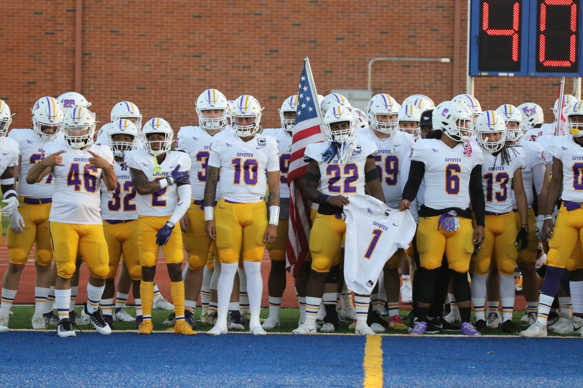 HendricksonILL's tweet photo. Words can’t describe this Coyote Football family.

14 wins over the calendar year. Conference Champions. Quarterfinals in 2021.

Incredible journey. Grew a lot together. Overcame a lot together. Won on and off the field together.

Love this group!
🐺🏈💍 https://t.co/kfrWHh2kiH
