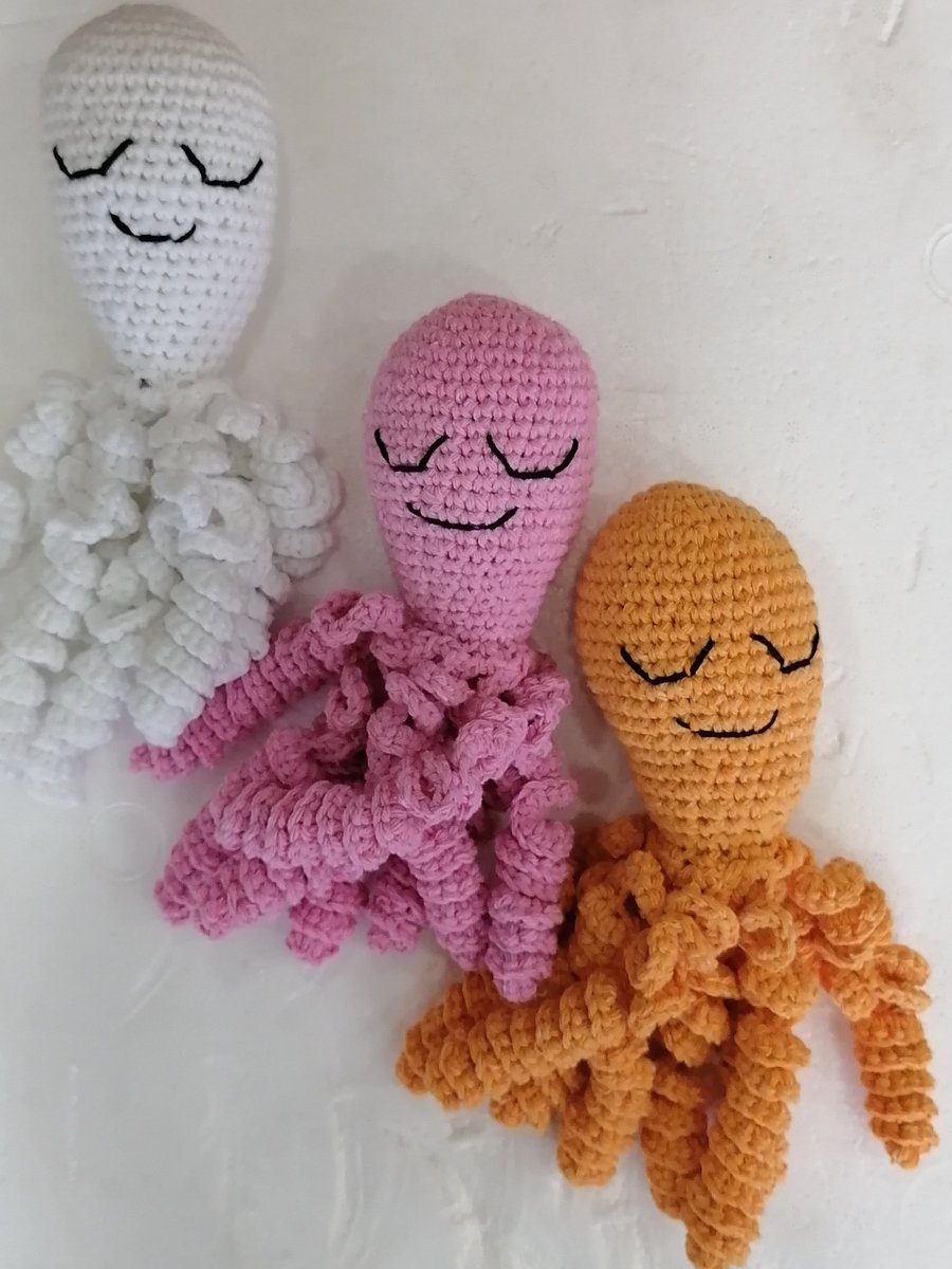 TejedorayQF's tweet image. Pulpitos de apego 🐙🐙
#pulpitos #amigurumi #crochet