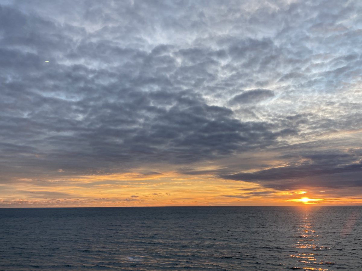 todayatthebay's tweet photo. Cold sunset #isleofwight #freshwaterbay https://t.co/Zt5n05Uf2c
