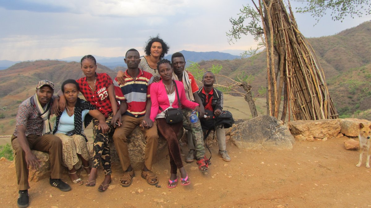 lingfieldnotes's tweet photo. The latest episode is now out with Azeb Amha! In this month's episode, Azeb discussed her extensive work with languages in Ethiopia: https://t.co/yo98d2cgGt #languagedocumentation #omoticlanguage #Zargulla #Wolaitta #Oyda #endangeredlanguagedocumentation #fieldnotespod https://t.co/SeaCBfIECO