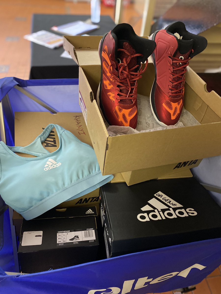 SA_WBA's tweet image. Timely surprise gifts from SAWBA for u17 Girls SA Basketball Team. 
We wish them well for 
AUSU Region 5 Games that will
be taking place in Lesotho 💛💚