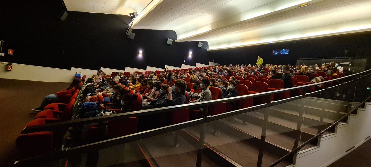 64_usep's tweet photo. Le #CDOS64 propose la diffusion du film "la couleur de la victoire" au @Melies_Pau : 3 classes de cycle 3 y ont eu la chance d'y assister ce matin avec des classes de collège. Un film magnifique qui permet d'aborder #lesvaleurs olympiques: le #respect, l'#amitié et l'#Excellence https://t.co/gv927wOyfS