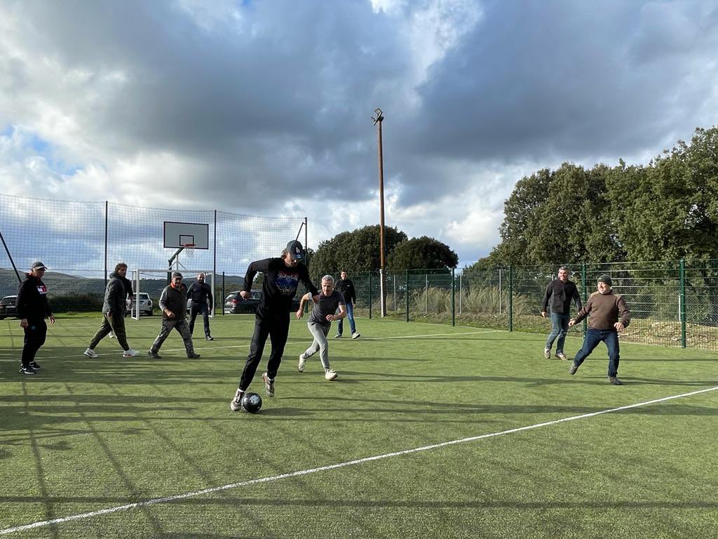 urtaca20218's tweet photo. #foot #ucanale #urtaca #ballò #ficatellu 

Ghjovani e menu ghjovani chi spartenu una stonda ⚽️ 

A riferemu 👍🏼 💪🏼 https://t.co/cbeyFjlbtc