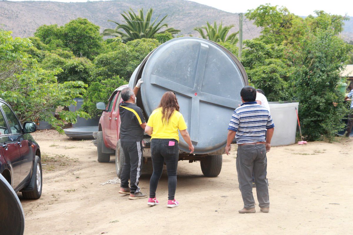 ¡Avanzamos en ayudas para enfrentar la crisis hídrica! 

👉La <a href="/DPPPetorca/">Delegación Presidencial Provincial de Petorca</a> a través del dpto. de emergencias, comenzó la entrega de estanques acumuladores de agua potable que beneficiará a 102 habitantes de la localidad de Rocas y Terrazas los Quinquelles, en la comuna de #LaLigua