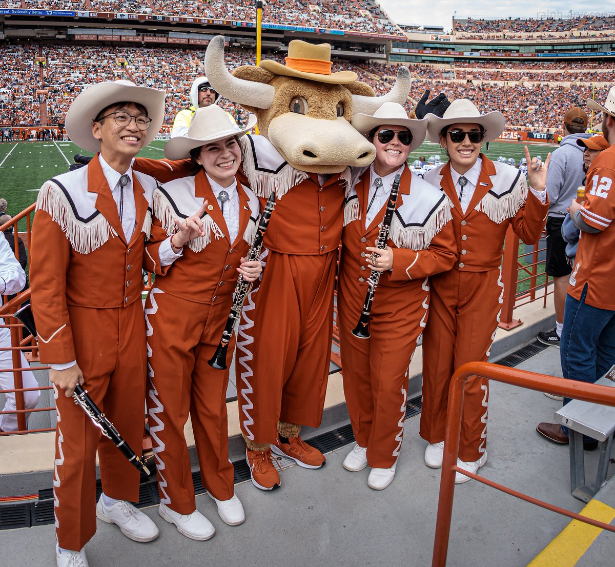 RalphArvesen's tweet image. Hook'Em with the Longhorn Band at the football game between the Texas Longhorns and Kansas State Wildcats at DKR Texas Memorial Stadium in Austin, Texas on November 26, 2021. #HookEm @UTexasSpirit @LonghornBand @TexasColorGuard