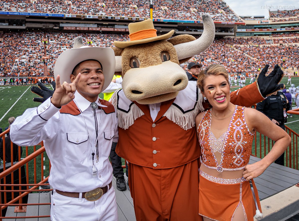 RalphArvesen's tweet image. Hook'Em with the Longhorn Band at the football game between the Texas Longhorns and Kansas State Wildcats at DKR Texas Memorial Stadium in Austin, Texas on November 26, 2021. #HookEm @UTexasSpirit @LonghornBand @TexasColorGuard