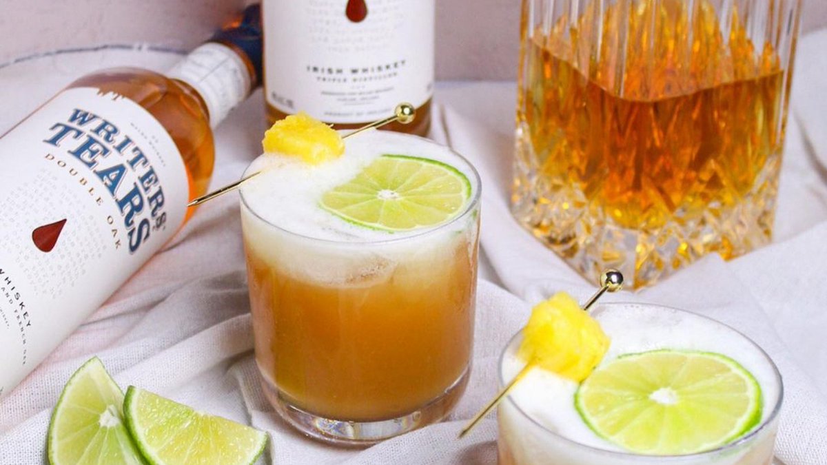 Sometimes the best cocktails are the most simple!

Try this Berry Blast using Writers' Tears, pineapple juice and cranberry juice 🥃

#DrinkResponsibly #IrishWhiskey #WritersTears