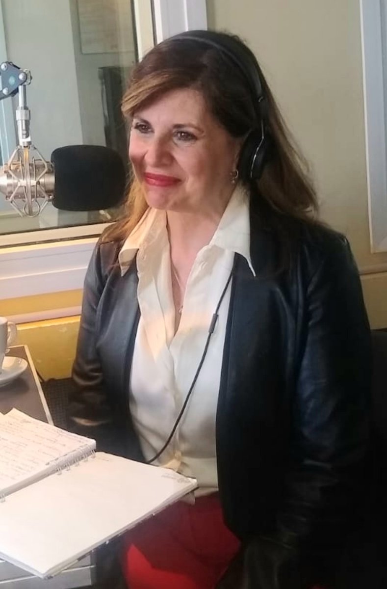 Hoy vuelvo al Mundo de la Comunicación en los Medios  y en el Cooperativismo vitivinícola como antes,con mucho entusiasmo de seguir aportando valores.
Contenta de haber participado de un ciclo político legislativo donde quise ser un “granito de arena” para mejorar la sociedad.