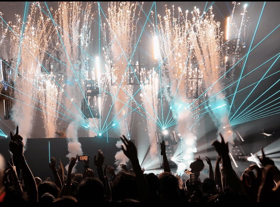 ViewsWithLulu's tweet photo. About last weekโฆ
@ILLENIUM Fallen Embers Tour, Night 1
@BillGrahamCivic , San Francisco CA #illenium #fallenembers #edm https://t.co/61kASTkvuI