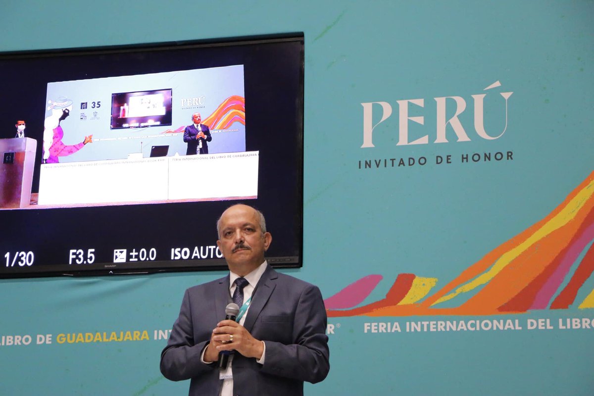 ColoquioBiblio's tweet photo. Conferencia Magistral: "Acceso y aprovechamiento de la información científica en México. Reflexiones, retos e interrogantes en el contexto de una pandemia" por parte del Dr. José de Jesús Cortés Vera, en el XXXV @ColoquioBiblio.
#ColoquioBiblio #35FIL #SomosLectores https://t.co/Ug9UYH9RaU