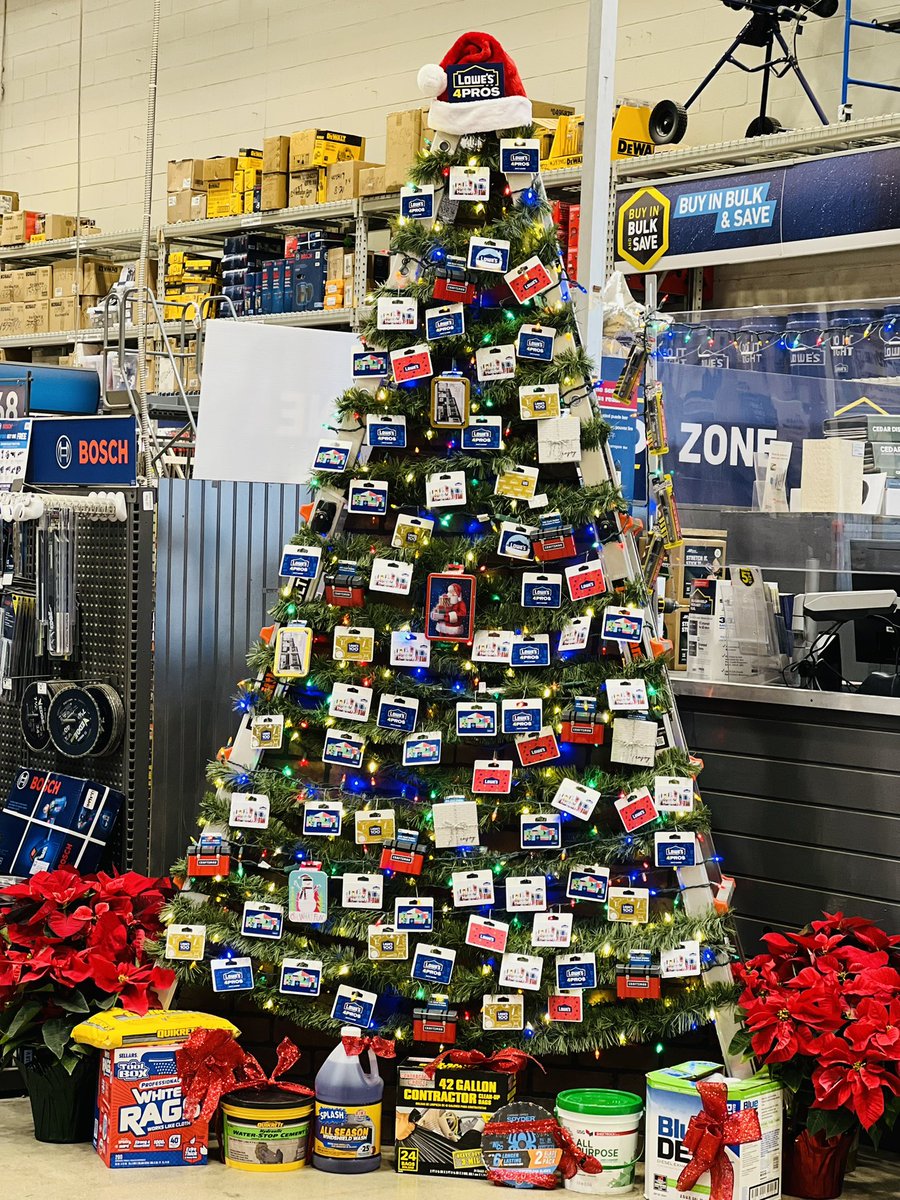 EricaPro472's tweet photo. Spread some holiday cheer with a Lowe’s gift card. It’s a gift full of PRO possibilities! #lowes0472 #tistheseason #LowesGiftcard #proservices #proloyalty #prorocks @JesseHickey10 @JonathanEverha9 @TCGray472 @NestorAndino1 https://t.co/xoXiQC08gf