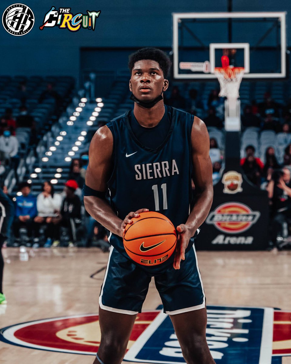 HSCircuit's tweet photo. Kijani Wright // Sierra Canyon (CA)

intimidate - verb
[definition]
1. to make timid; fill with fear.
2. to frighten; especially to compel or deter

@iamkijaniwright ✖️ @HoopfestB 

#ThanksgivingHoopfest 🦃 #PhotoFolder 📁

📸 via @CrtvDawson (DM @HSCircuit to purchase) https://t.co/nNABTEt9rQ