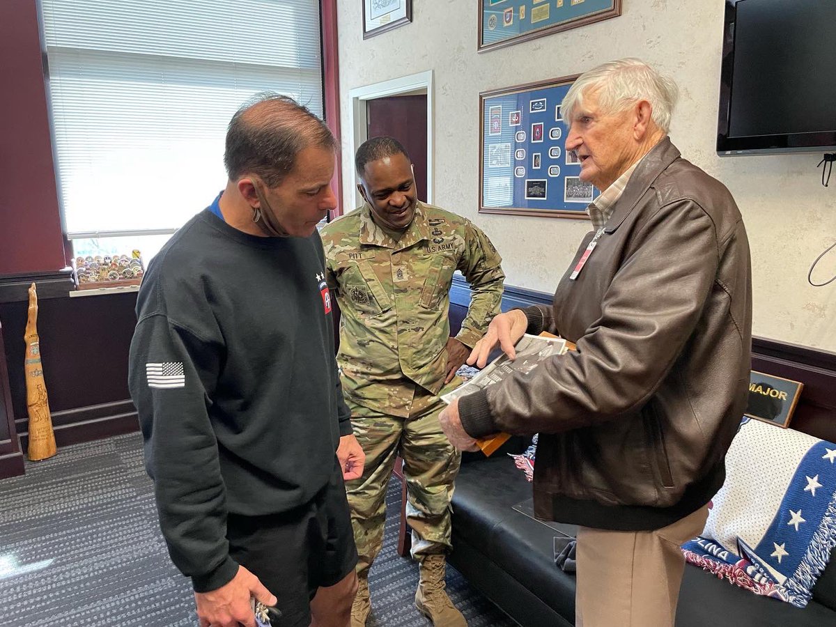 AA9 Sends tweet media