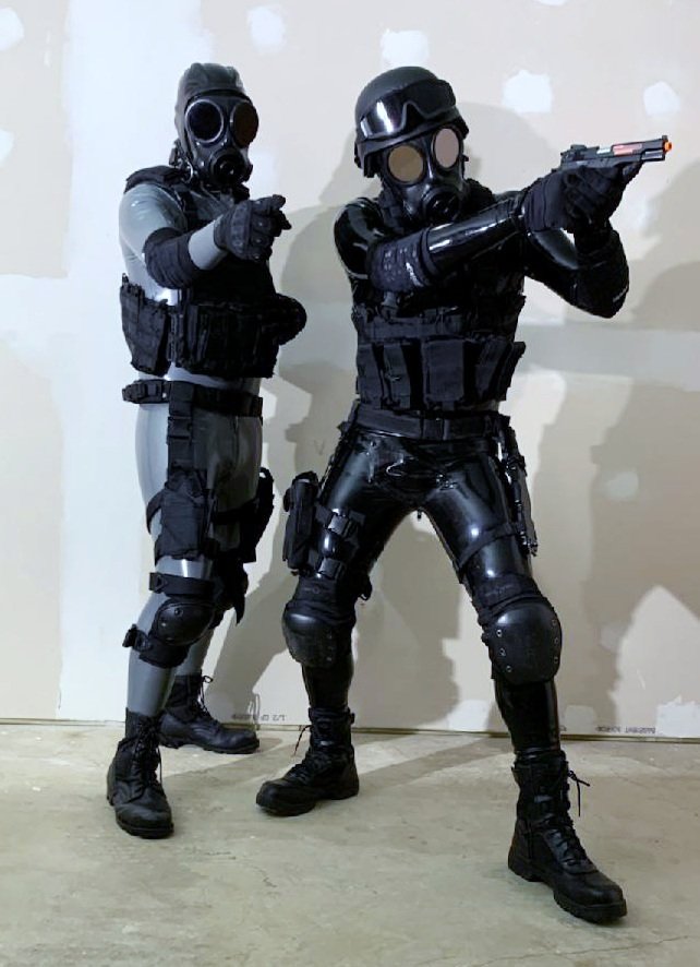 Another great shot of me and <a href="/PupZuki/">🐾Zuki 🫳🏻</a>. What would you say he is pointing me towards?  =P