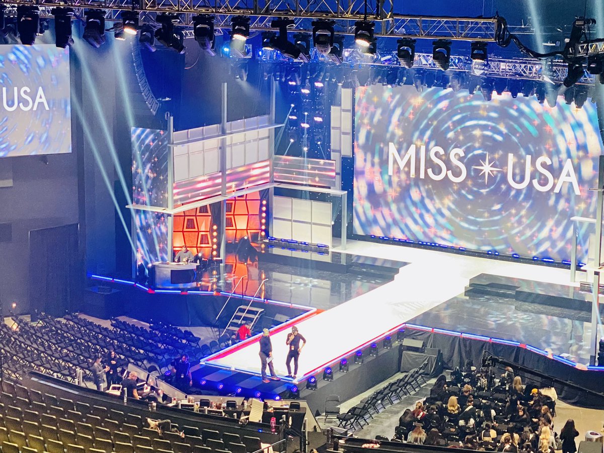 Tonight live on @FYI check out <a href="/MissUSA/">Miss USA</a> at 5 pm PST/8 pm EST!  #proudproducer